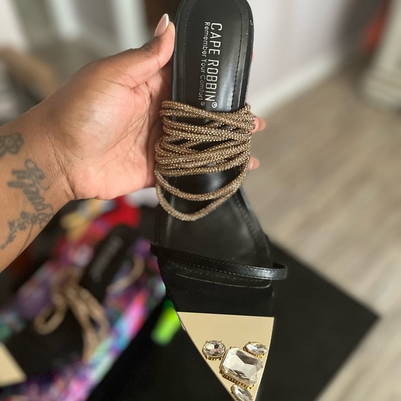 Cape Robins Size 10 Style: Phora Black - Picture 4 of 4